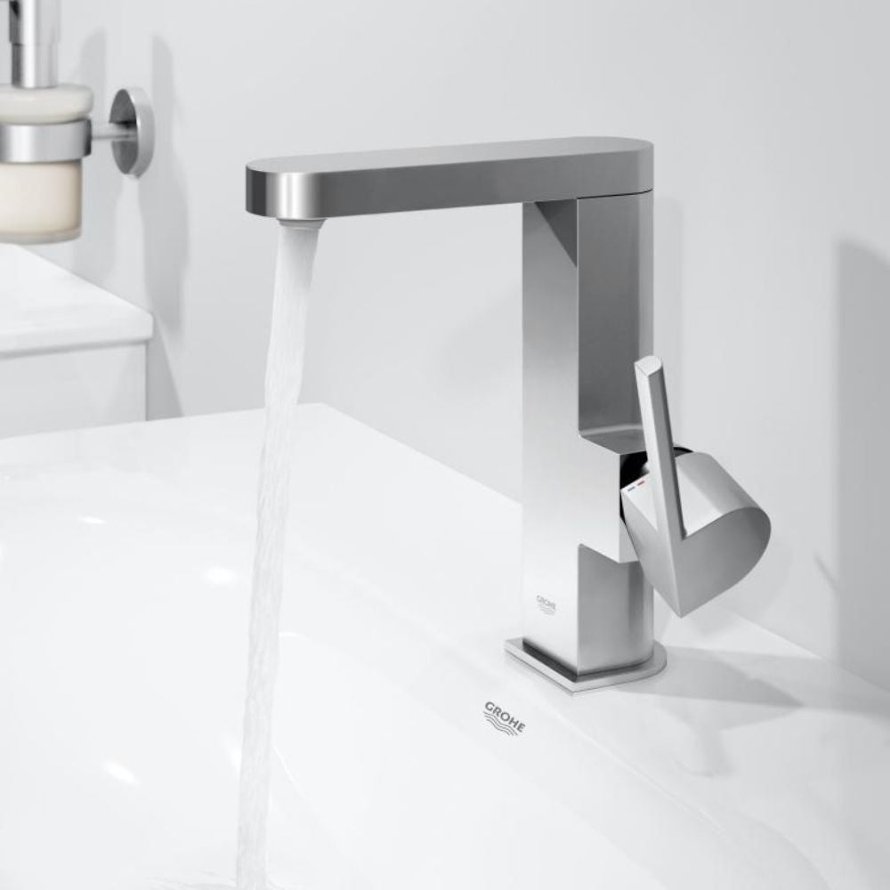 Grohe Plus single lever basin fitting, M size with Push-Open waste valve, chrome